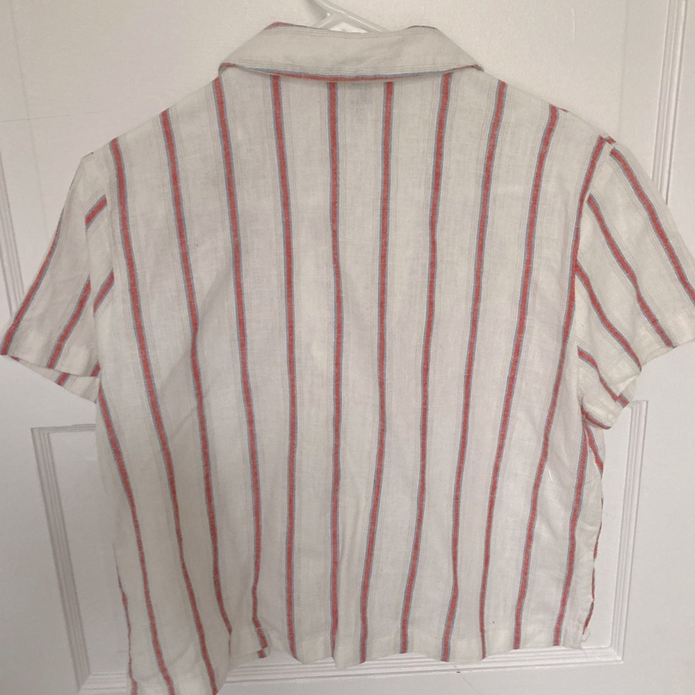 Universal Thread Linen Button-Up Crop - Picture 5 of 5